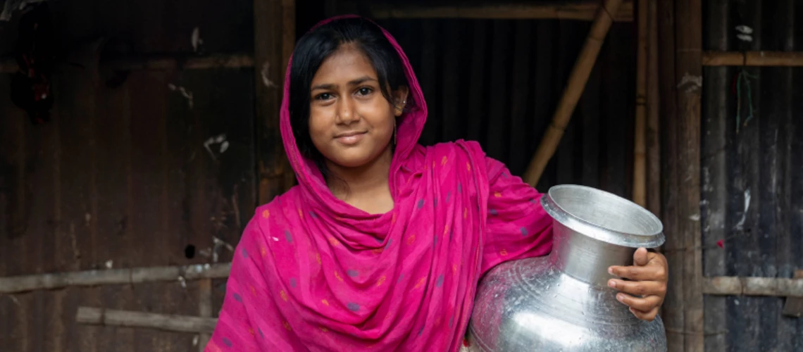 Girl with jug Bangladesh Suman Paul World Bank 780x439 1140x500 a7a38