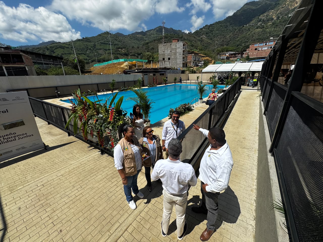 Instalaciones acuáticas del Centro Recreativo y Cultural Raíces de Oro