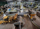 Los envases de plástico recuperados de la basura para reciclar tienen contaminantes peligrosos para la salud